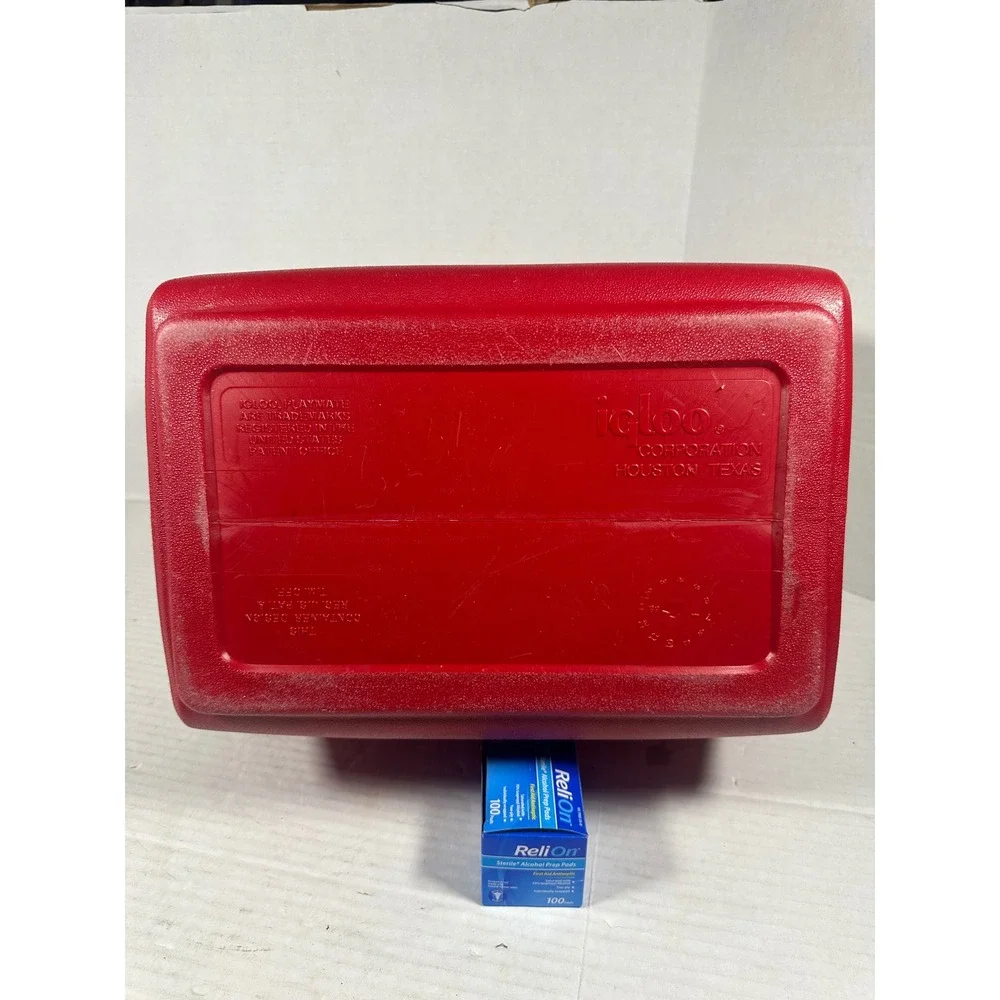 Vintage Igloo Playmate Cooler 7Up Cherry 7Up Gold Soda Advertising Red‎ White